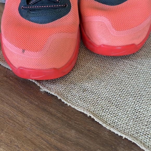 Nike - Picture 2 of 5